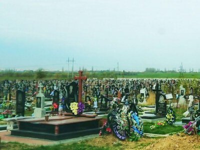 Догляд за могилами за гроші: чи готові на Волині довірити місця пам’яті рідних чужим людям