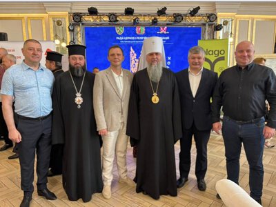 ЕПІФАНІЙ ОБ'ЄДНАВ БУКОВИНУ В СПІЛЬНІЙ МОЛИТВІ ЗАРАДИ ПЕРЕМОГИ