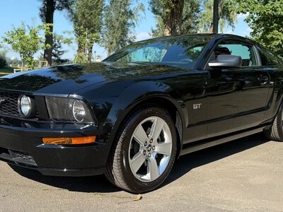 Лише 950 км: Капсулу часу Ford Mustang 2006 року продають у Києві (ФОТО)