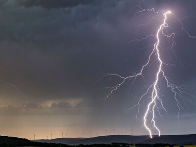 Грози і комфортні 25 градусів: де і яку погоду очікувати в Україні 6 липня