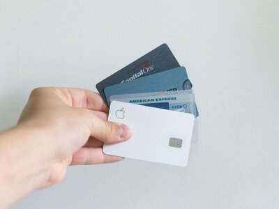 Українцям пояснили, як вигідніше переказати гроші з ЄС: SEPA, SWIFT чи PayPal