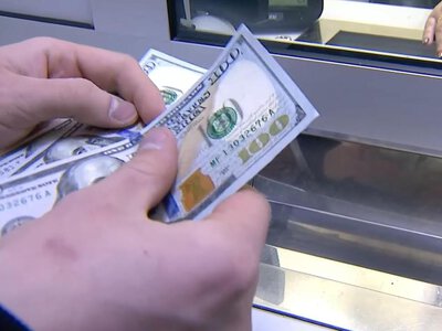 Долар раптово пішов вниз: економіст сказав, що буде з курсом у липні