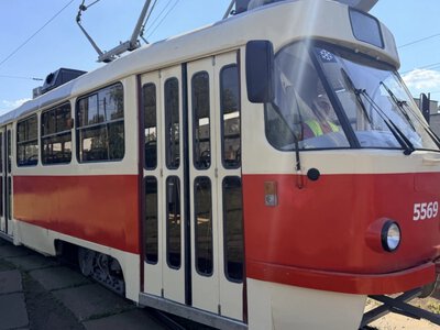 Київ продовжує оновлювати трамваї: на маршрут №22 випустили модернізований вагон. ФОТО