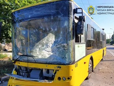 У Херсоні безпілотник ударив по тролейбусу у Корабельному районі - Херсон Daily