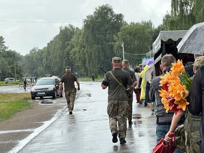 Не встиг побачити сина: на Чернігівщині провели в останню путь загиблого воїна