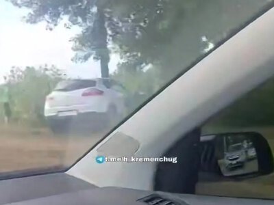 У Кременчуці автомобіль вилетів з дороги і врізався в дерево — соцмережі