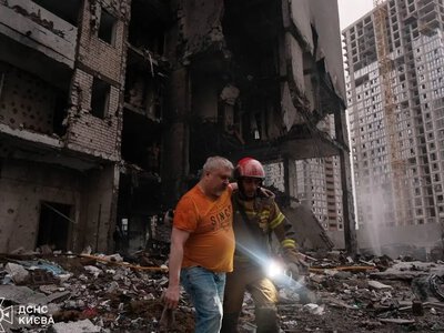 Росія завдала масованого удару по Києву: кількість загиблих зростає, рятувальники продовжують розбирати завали (фото)