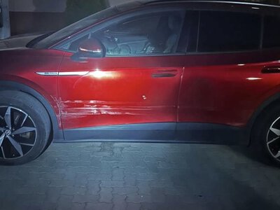 В Ужгороді пʼяна водійка ВАЗ протаранила два автомобілі (ФОТО)