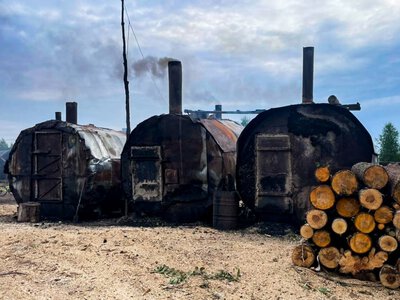 Піролізні бочки та 17 кубометрів деревини виявили поблизу господарства на Березнівщині