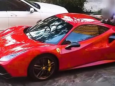 Використовували як гірку: діти пошкодили суперкар Ferrari за пів мільйона доларів (ВІДЕО)