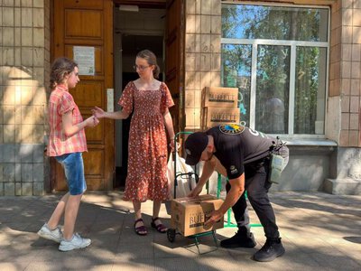 Майже 186 тонн гуманітарної допомоги за тиждень: які організації підтримують мешканців Донеччини