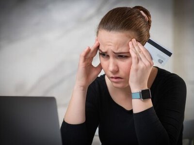 Довірлива чернівчанка після розмови з онлайн-аферистом втратила 29 тисяч грн