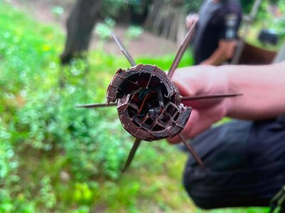 20-річний хлопець намагався розібрати уламок чогось на Харківщині