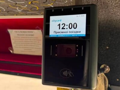 У хмельницьких маршрутках запрацювали валідатори: як оплатити проїзд