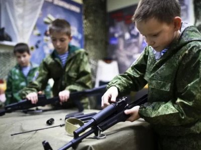На окупованій Херсонщині дітей вчать воювати з дошкільного віку