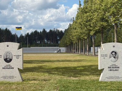 На могилі Софії Федак-Мельник встановили повноцінний пам’ятник, як і в її чоловіка