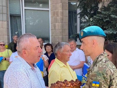 У Калинополі зустріли оборонця Маріуполя після 49 місяців полону
