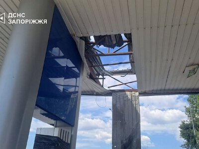 Через російську атаку на АЗС у Запоріжжі загинула жінка, 10 людей постраждали