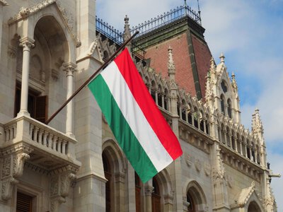 Угорщина вперше після зміни влади розмістила єврооблігації на €3 млрд 