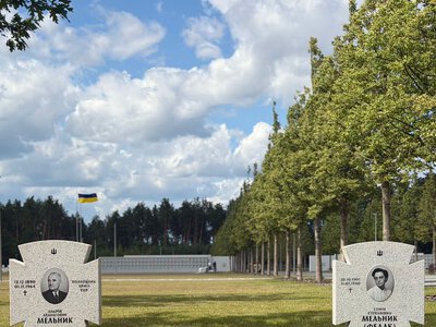 На могилі Софії Федак-Мельник встановили нову пам’ятну плиту