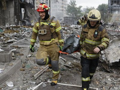 Головне за понеділок, 6 липня: 22 загиблих унаслідок нічної атаки, понад 210 бойових зіткнень, ураження Омського НПЗ