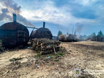 На Березнівщині поліція вилучила бочки та кубометри деревини
