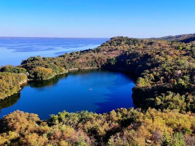 Мало хто знає, що біля Канева поміж густого лісу сховалося дуже красиве озеро