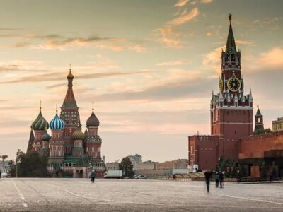 Сотні дронів летіли на москву: нічна атака паралізувала роботу аеропортів 
