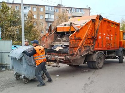 Переплатила 400 тисяч за сміттєвози: на Рівненщині посадовиця розтратила бюджетні кошти