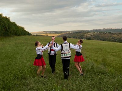 10 унікальних українських прізвищ, які за крок до повного зникнення: перевірте своє у списку