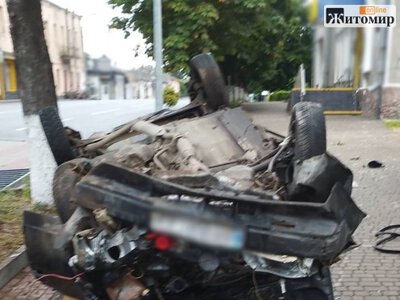 В Овручі перекинувся ВАЗ: 23-річна пасажирка в реанімації. ФОТО