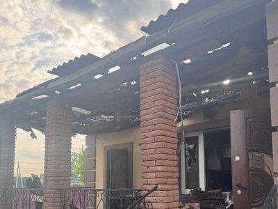 Через удар блискавки вщент згорів будинок парамедика-захисника з Волині