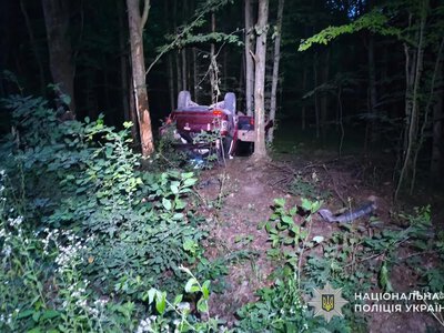  Range Rover вилетів у кювет на Чортківщині: підлітків госпіталізували, водій напідпитку 