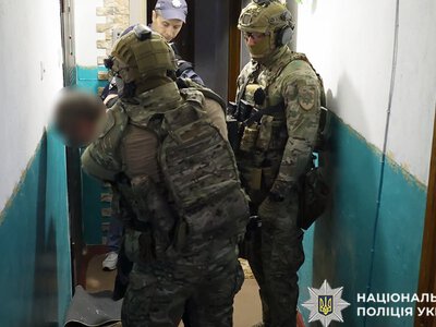 У Хмельницькому затримали чоловіка, який поранив поліцейського під час перевірки документів