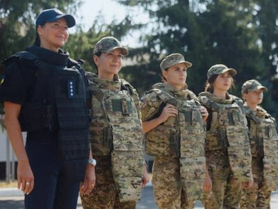 Закон є, але не рятує: як українське законодавство підтримує жінок на ринку праці та які бар'єри встановлює