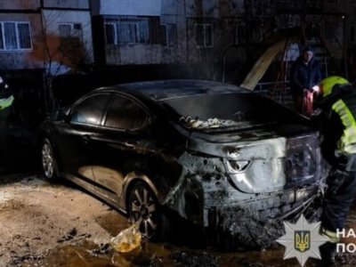 У Дніпрі на Калнишевського містянка спалила автівку через ревнощі