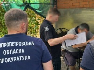 Обіцяв «домовитись» про кращі умови відбування покарання — на Дніпропетровщині судитимуть колишнього посадовця юстиції