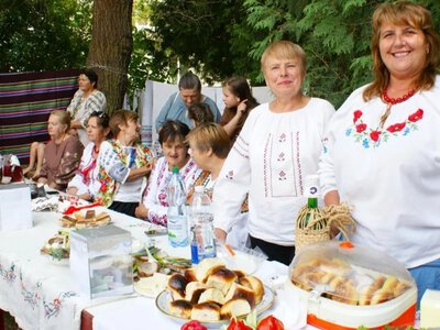 Майстер-класи, концерт і майже 6 тисяч гривень для ЗСУ: у Рожищі відбувся етнофестиваль «Коло традицій»