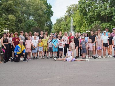 У Чорткові провели першу масову ранкову руханку в парку Франка