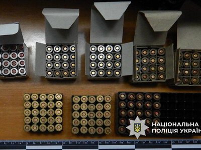 Посадовця Краматорської міськради взяли під варту за підозрою у зберіганні дитячої порнографії та зброї (фото)