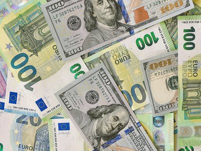 Долар не зміг закріпити зростання: НБУ тримає курс у вузькому діапазоні