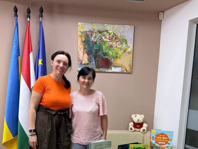Благодійний фонд «Подоляни» з Тернополя передав сучасні українські книги бібліотеці на Волині