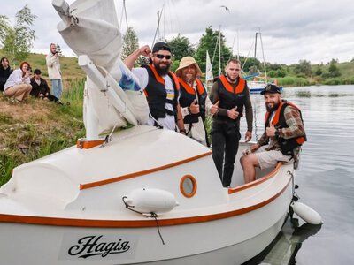 Надія – на воді: ветерани спустили яхту, яку збудували під час реабілітації