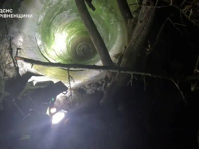 На Рівненщині пес опинився у 10-метровому колодязі: надзвичайники успішно його врятували (ВІДЕО)