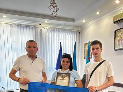 Захисника з Кременця Олександра Придатка відзначили листом пошани та бойовим прапором військової частини