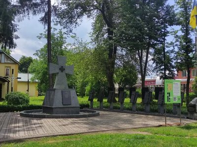 У Лубнах встановили стенди про полеглих захисників