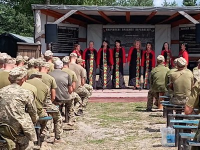 «Ноти підтримки»: творчі колективи зі Здолбунівщини провели концерт для українських військових