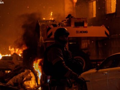 Нічна атака на Київ: у двох районах виникли пожежі після ракетних ударів, є постраждалі