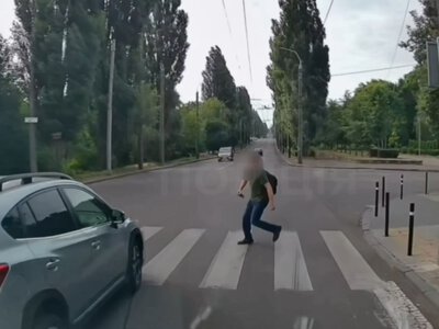 У Рівному оштрафували водійку, яка не пропустила пішохода на переході