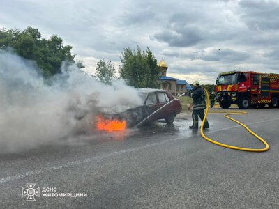 Вчора вдень рятувальники ліквідували пожежу легкового автомобіля, що виникла у селі Мала Рача Житомирського району